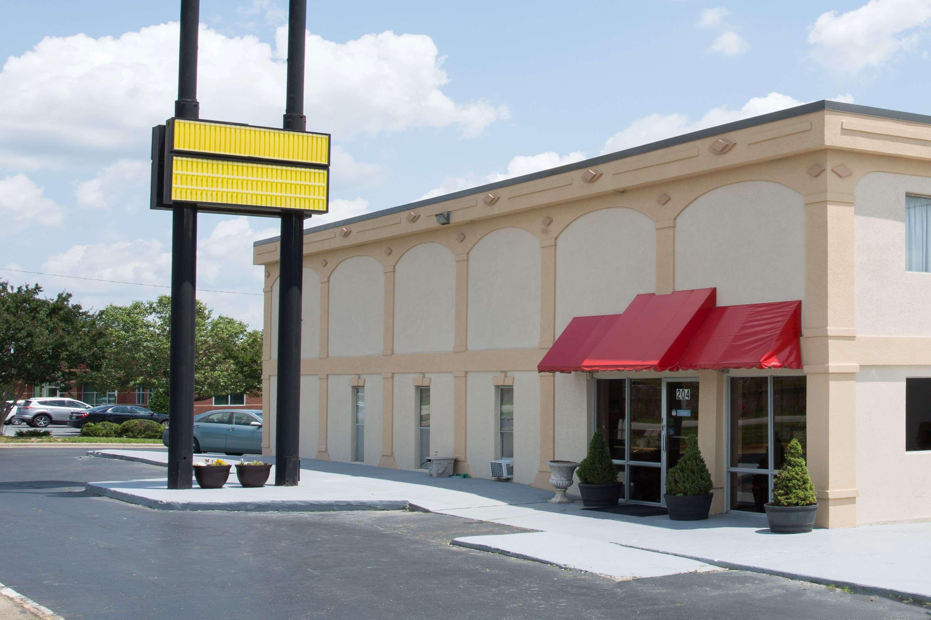 Super 8 By Wyndham Greensboro Exteriör bild